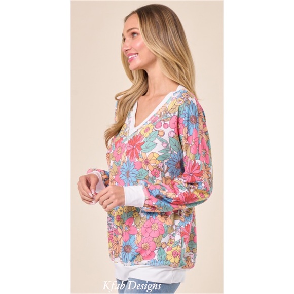 ❤️LAST 1! V Neck Floral Print Sweatshirt w/Contrast Neckline, Cuffs, and Band! - Picture 6 of 9